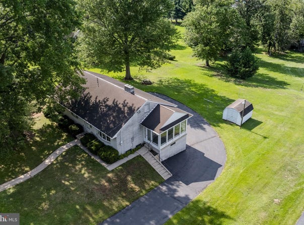 55 CLEARVIEW Drive, REINHOLDS, PA 17569