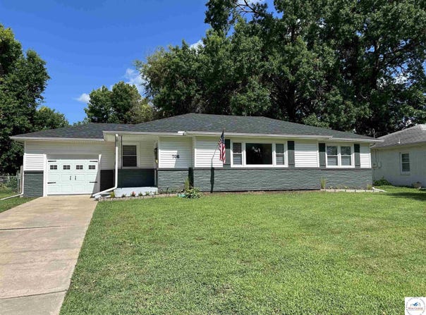 706 S 2nd Street, Clinton, MO 64735