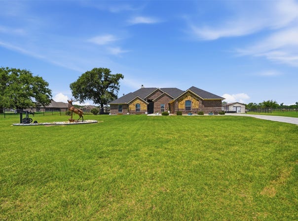 205 Lavender Court, Springtown, TX 76082