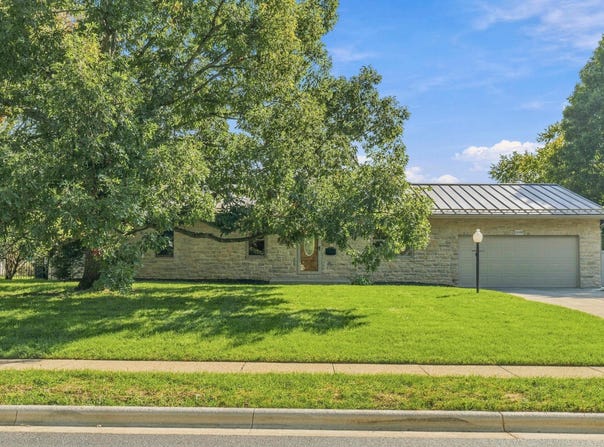 1849 Kempton Drive, Upper Arlington, OH 43220