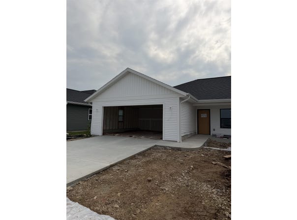 984 Bell Circle, Arlington, WI 53911