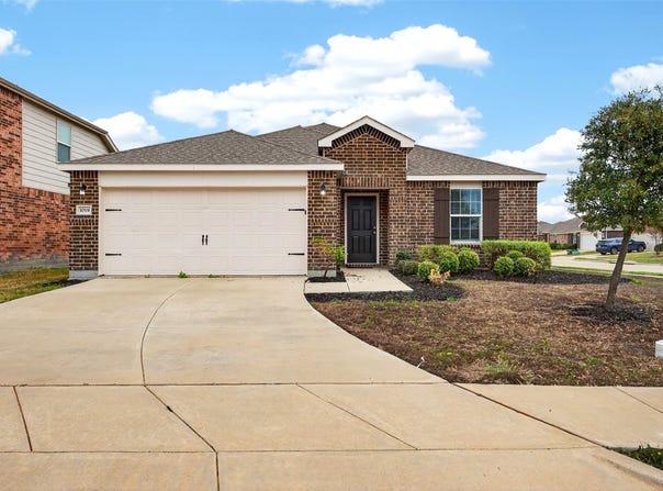 1019 Callahan Drive, Forney, TX 75126