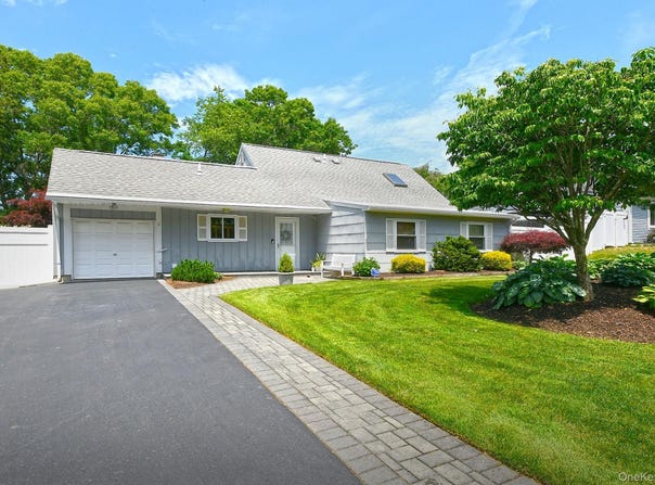 5 Meyer Lane, Medford, NY 11763