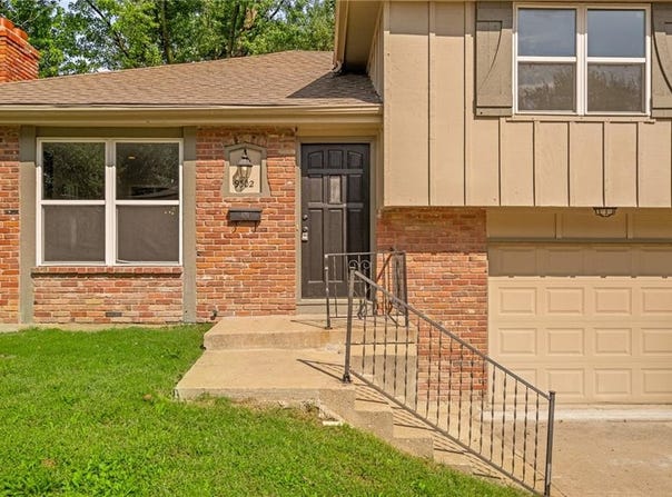 9302 W 83rd Street, Overland Park, KS 66204
