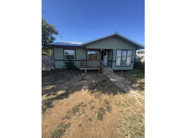 818 W Brazos, Pearsall, TX 78061