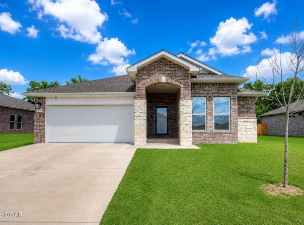338 E Greystone Square, Webb City, MO 64870