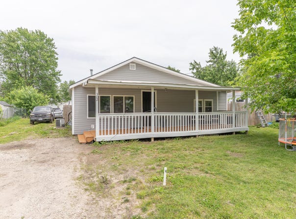 302 3rd St, Moberly, MO 65270