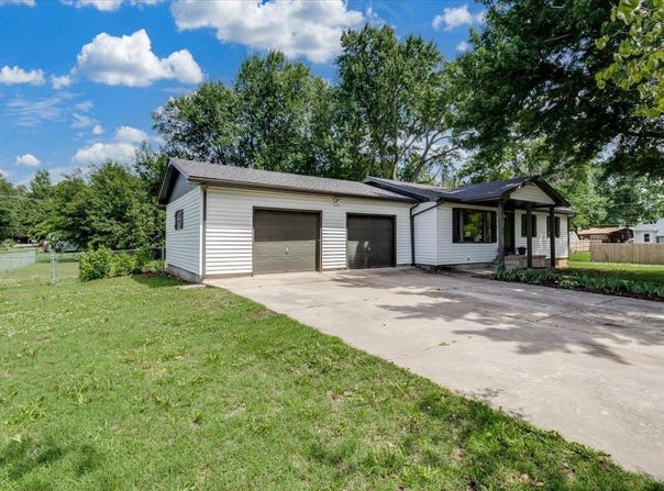 1800 Ritchie, Winfield, KS 67156