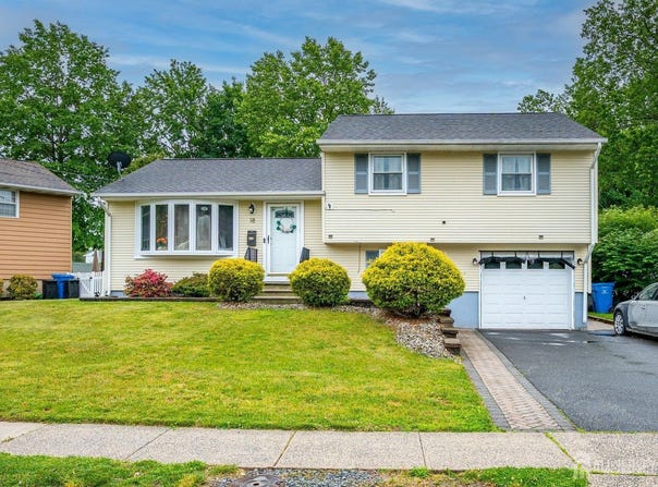 18 Starlit Drive, Middlesex, NJ 08846