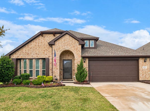 404 Moss Cove Drive, Aubrey, TX 76227