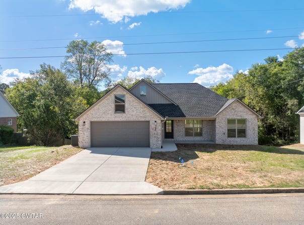 106 Derek Drive, Lexington, TN 38351