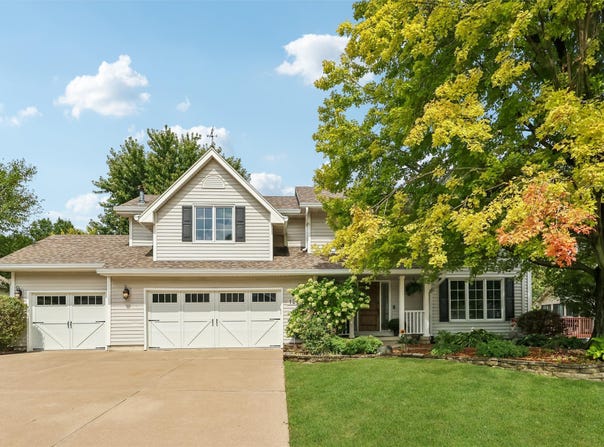 12851 Walnut Ridge Drive, Clive, IA 50325