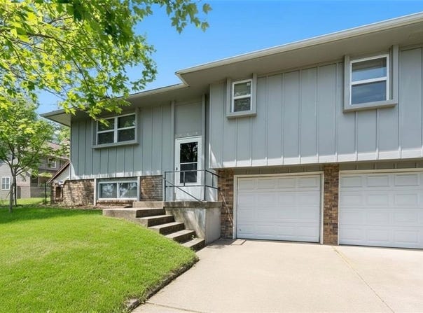 102 Cooper Street, Buckner, MO 64016