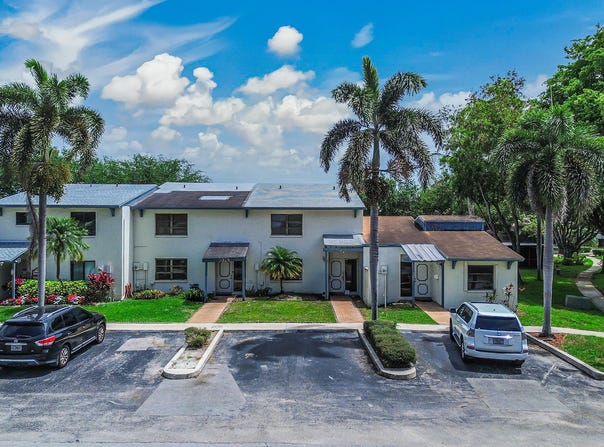 4003 W Woodscape Drive, Miramar, FL 33023