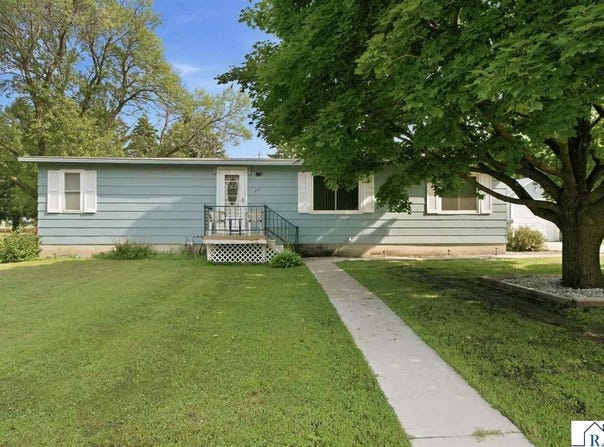 419 3rd Ave NW, Winnebago, MN 56098