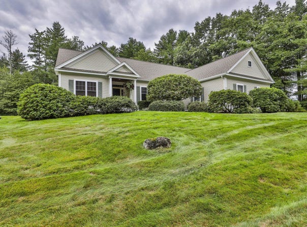 14 Hancock Drive, Bedford, NH 03110