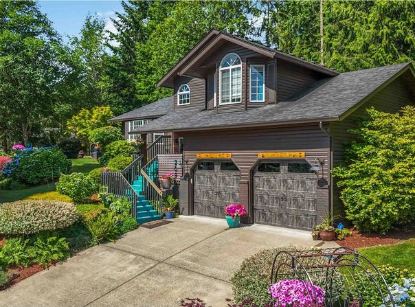 209 W BEACON HILL Dr, Longview, WA 98632