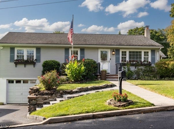 807 Brooklyn Ave, Raritan Boro, NJ 08869-1203