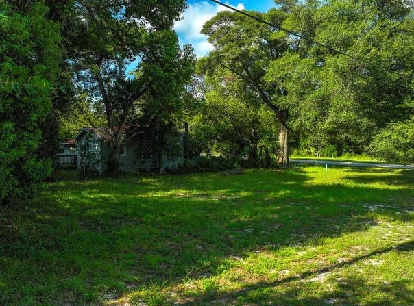 310 NW 10th St, Carrabelle, FL 32322