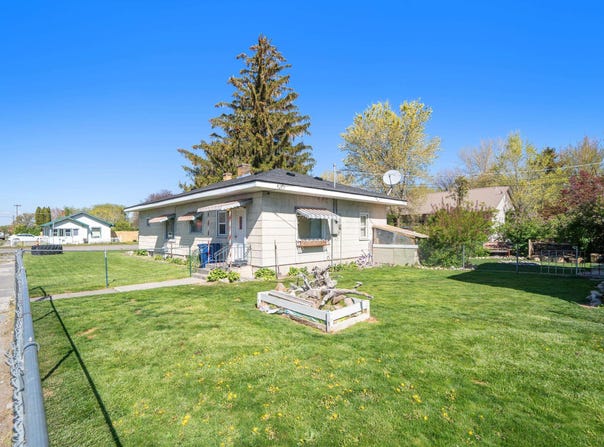 406 1st W, Ririe, ID 83443