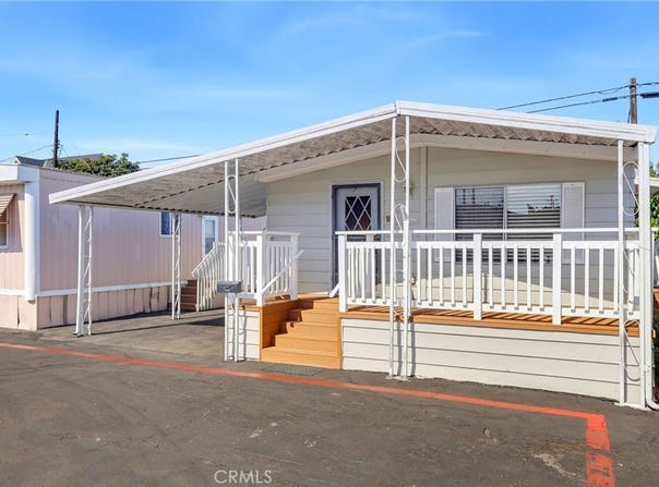 2060 Newport Boulevard, Costa Mesa, CA 92627