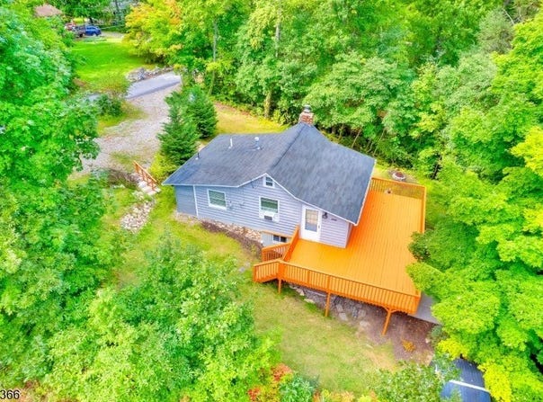 107 Overlook Rd, Vernon Twp., NJ 07461-4444