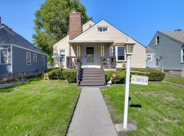 3113 E Pkwy N, Hammond, IN 46323