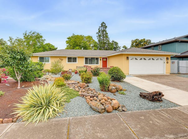 732 Sandra Lane, Central Point, OR 97502