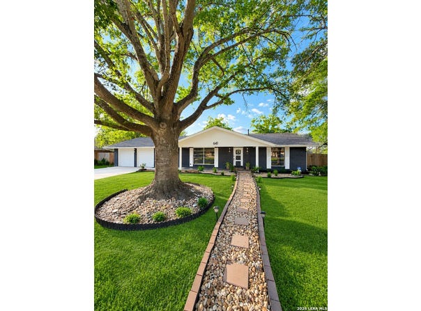 641 Richfield Dr., Windcrest, TX 78239