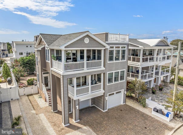 42 N 20TH Street E, SURF CITY, NJ 08008