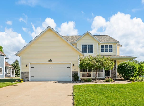 2106 Halsted Drive, Stevensville, MI 49127