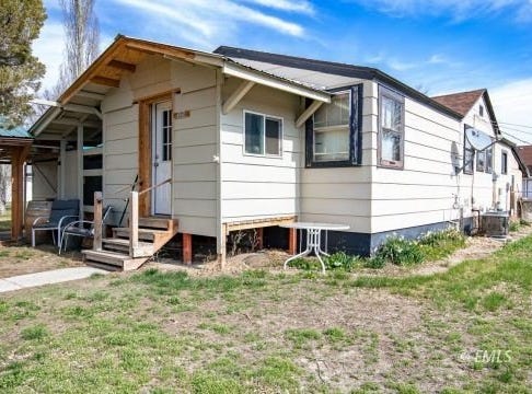 325 N 7th Ave, Forsyth, MT 59327