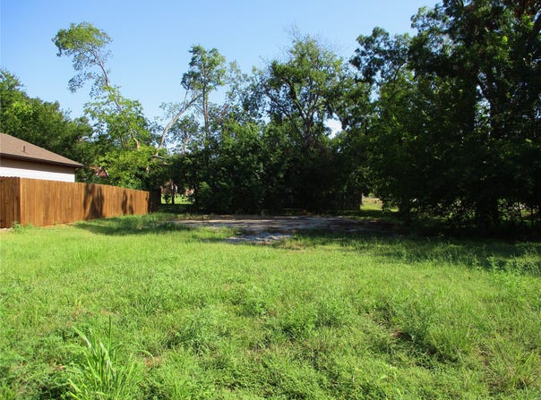 809 E 7th Street, Bonham, TX 75418