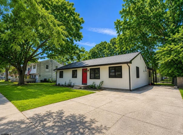 10 Franklin Dr, Somers Point, NJ 08244