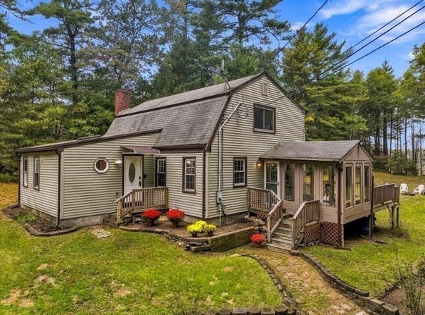 109 Pleasant St, Plympton, MA 02367