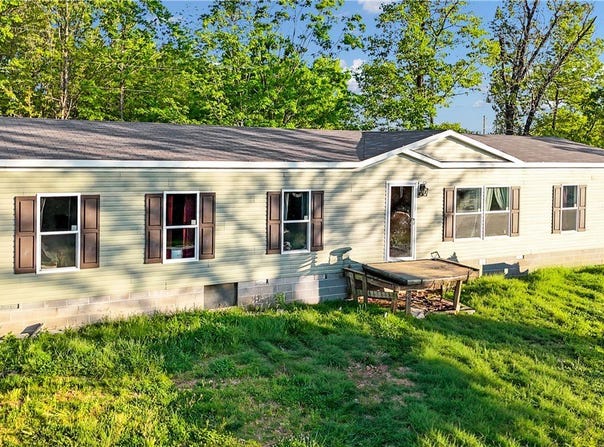 3724 Private Road 2217, Washburn, MO 65772