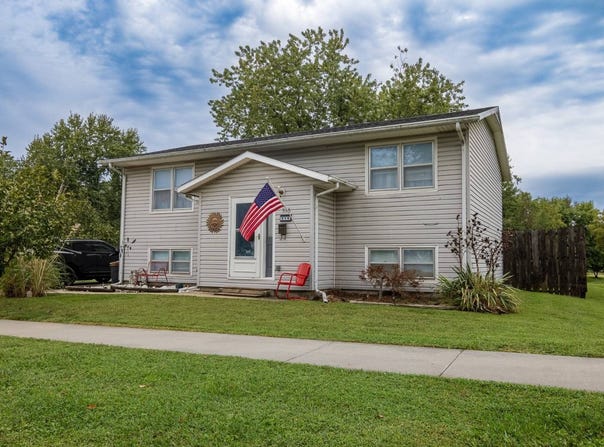 516 W 6th St, Cameron, MO 64429