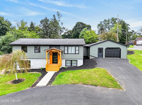 201 E HIGHLAND Street, Jersey Shore, PA 17740