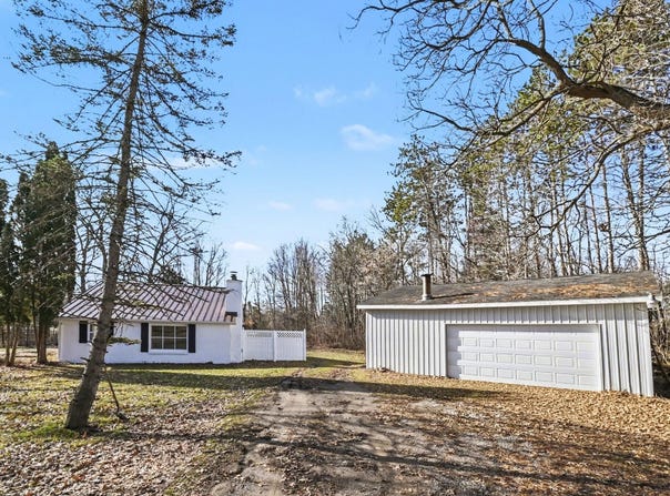 8846 E State Road, Haslett, MI 48840