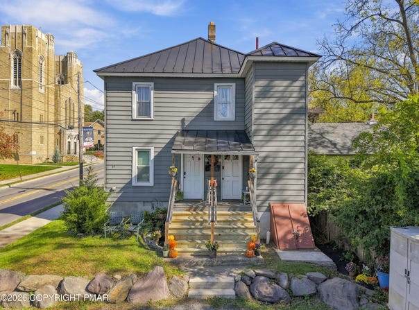 69 Ridgeway Street, East Stroudsburg, PA 18301