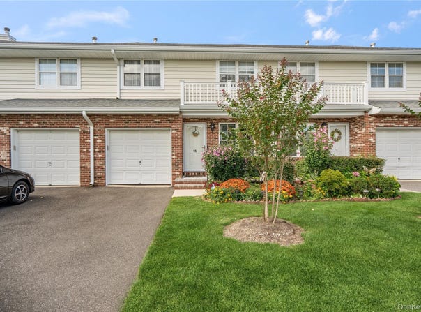 15 Springfield Circle, Central Islip, NY 11722
