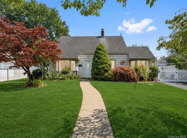 19 Curve Lane, Levittown, NY 11756