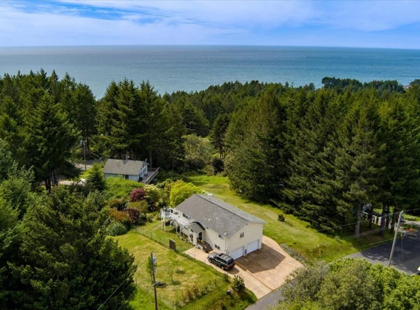 520 Redwood RD, WHITETHORN, CA 95589