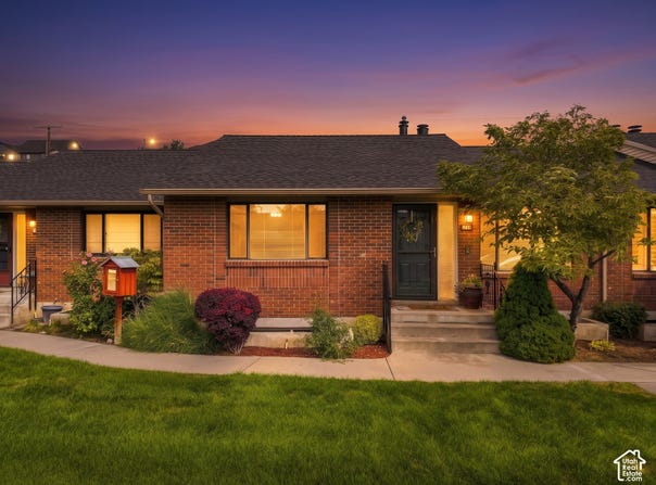 1767 COBBLESTONE Dr, Provo, UT 84604