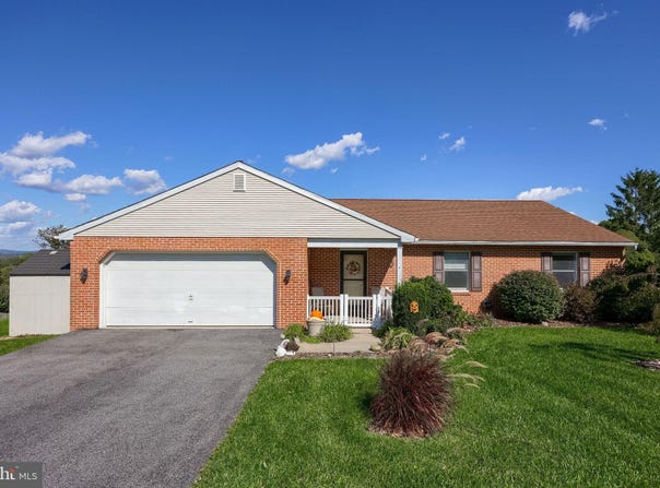 811 S CEDAR Street, LITITZ, PA 17543