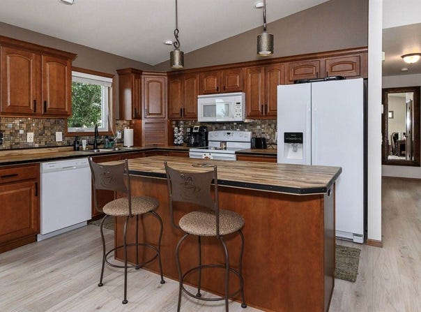 6420 Edgerly Lane, Lincoln, ND 58504