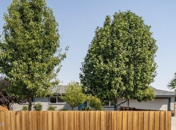 415 Curry Drive, Fernley, NV 89408