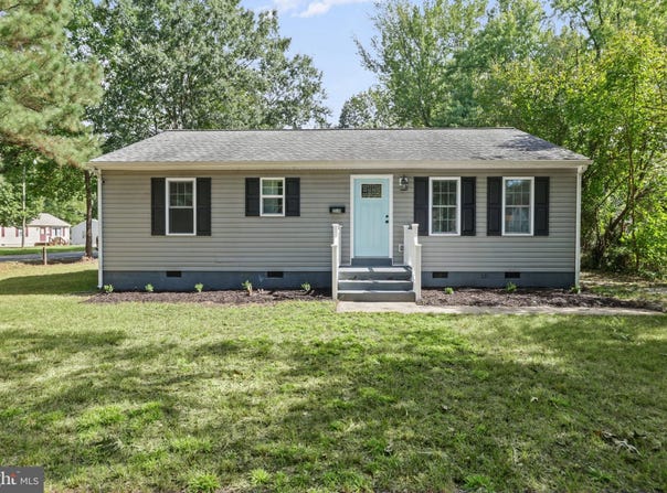 210 NAGLEE AVENUE, SANDSTON, VA 23150