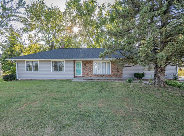 101 Lakeview Dr, Glasgow, MO 65254