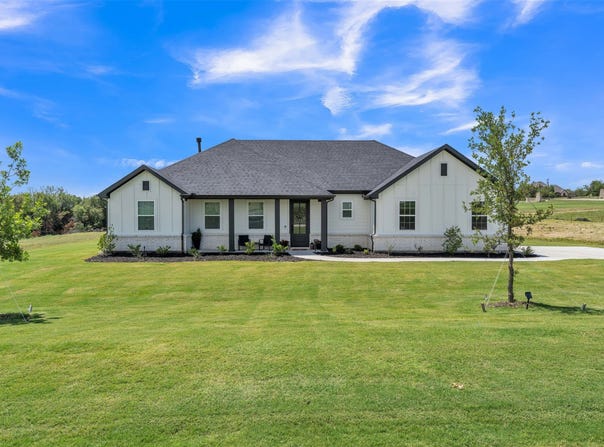 2004 Willy Dilly Road, Springtown, TX 76082